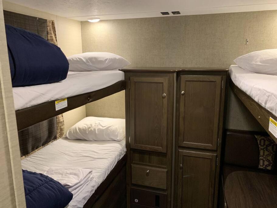 Golden Riverfront Campground Hotel Ngoại thất bức ảnh